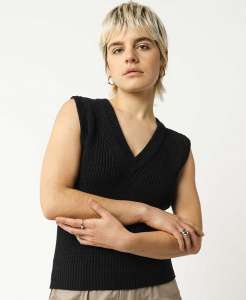 Knitted Vest "Dayita" - black