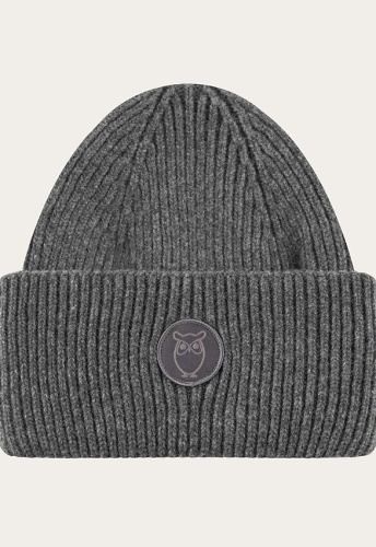 Wollstrick-Mütze mit Badge - dunkelgrau